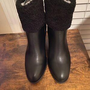 Size 8 DKNY low cut wedge boots